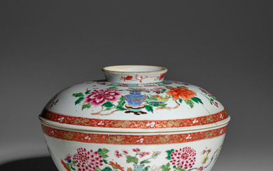 A LARGE CHINESE EXPORT PORCELAIN FAMILLE-ROSE CIRCULAR COVERED BOWL Early...