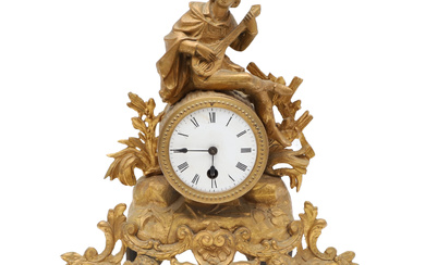 A LATE 19TH/EARLY 20TH CENTURY FRENCH GILT METAL MANTEL CLOCK.