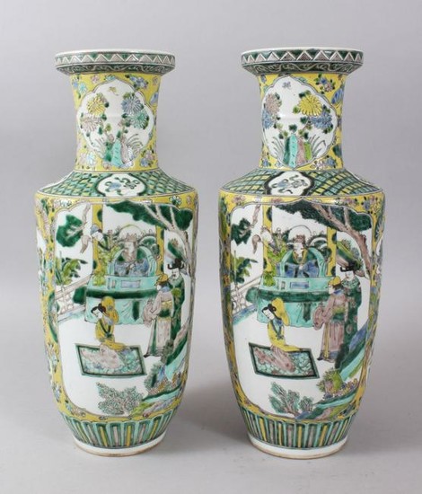 A PAIR OF 19TH CENTURY CHINESE ROULEAU PORCELAIN VASES