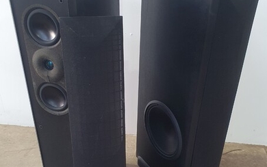 A SET OF ACOUSTIC RESEARCH AR7 AUDIO SPEAKERS