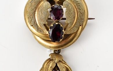 A VICTORIAN PASTE SET BROOCH IN ROLLED GOLD, FEATURING FOLIAGE DECORATION, TOTAL LENGTH 60MM