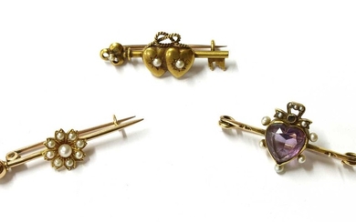 A Victorian gold split pearl set bar brooch