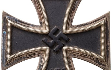 A cased Iron Cross 1939 1st class made by "L/11"