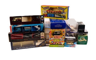 A collection of Lledo and other diecast model vehicles and vehicle sets