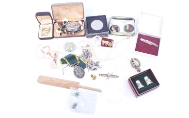A collection of costume jewellery and collectables.