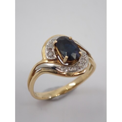 A diamond & sapphire cluster ring set in 18ct gold, total es...