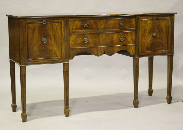 A late 20th century George III style mahogany serpentine fronted sideboard, height 93cm, width 160cm