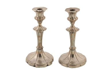 A pair of Edwardian sterling silver candlesticks, Sheffield 1909 by Walter Latham and Son