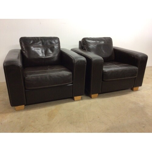 A pair of modern leather club chairsW:97cm x D:95cm x H:84...