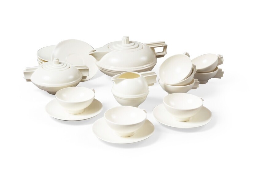 A porcelain tea set, circa 1920-1930 | Service à thé en porcelaine vers 1920-1930