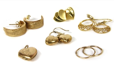 A quantity of 9ct gold jewellery