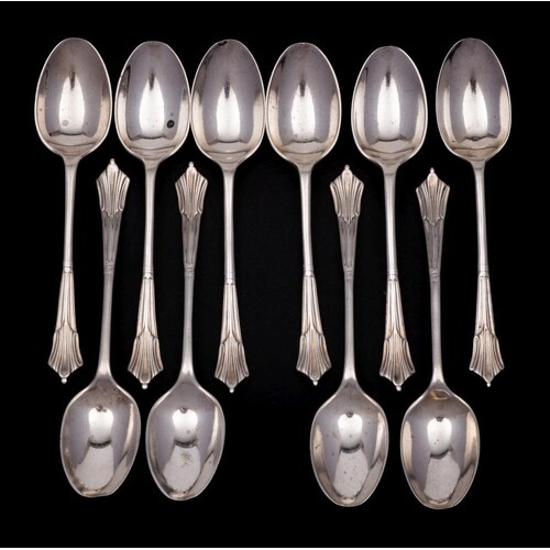 A set of ten Victorian Onslow pattern silver coffee spoons, ...