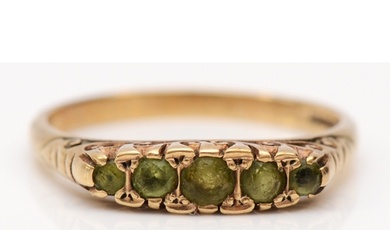 A vintage 9ct gold five stone peridot ring, W, 3.7gm