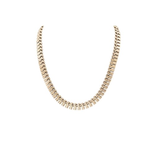 AN 18CT GOLD CHOKER NECKLACE, riveted links, 36 g