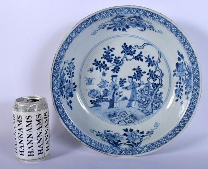 AN EARLY 18TH CENTURY CHINESE BLUE AND WHITE BOWL