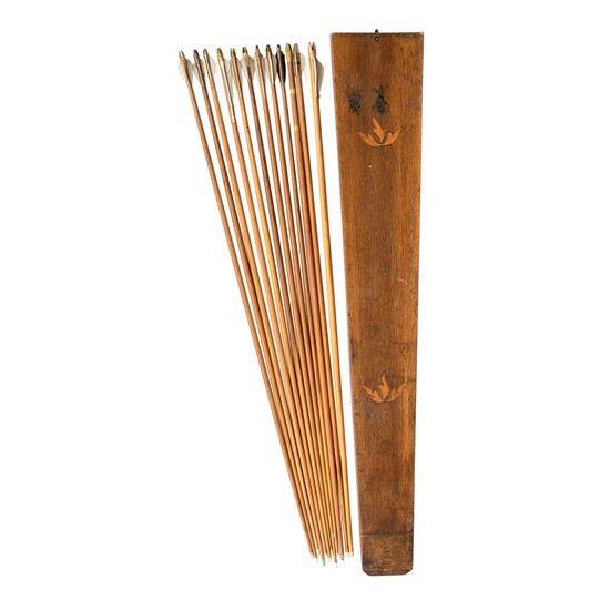 AN ENGLISH WOODEN QUIVER, MID-19TH CENTURY, TWELVE ARROWS AND A CASED SET OF TEN ARROWS