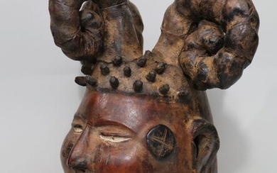 Afrique. Magnifique masque cimier de danse Ejagham - Ekoï. Nigéria. Bois, polychromie par endroit (yeux...