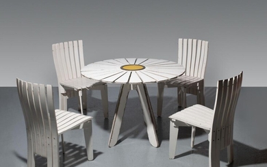 Alvar AALTO & Aino MARSIO-AALTO 1898 - 1976 & 1894 - 1949 Table de jardin mod. 320 dite Sunflower et ses quatre chaises mod. 310 Cré...