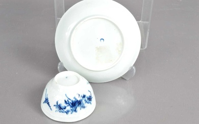 An 18th Century early English porcelain teabowl and saucer circa 1770s