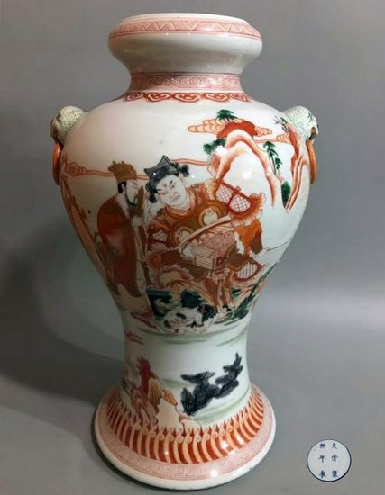 An Iron Red Figures Vase