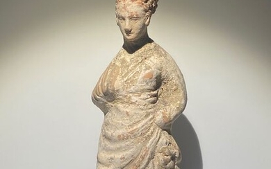 Ancient Greek Terracotta Nice Female Sculpture figure. 3rd century BC. 16,5 cm H. Very fine quality.
