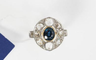 Antique gold with platinum ring, 18 kt, set with rose cut diamonds and sapphire, tot. approx. 0.60