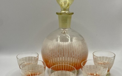 Art deco decanter from the 20s with glasses. Handmade. Decanter for liqueur. Art Deco. Handmade. Mother of pearl glass. Excellent preservation