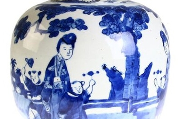 Asia / Asiatica - Chinese porcelain covered vase with decor of fools and court lady in landscape garden, on rosewood base, 19th century - 26 cm
