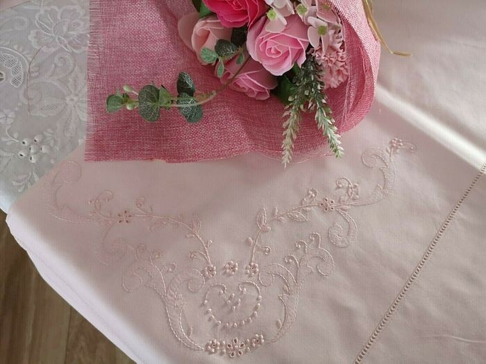 Bellavia cotton percale hand embroidery sheets. Pink color - Cotton - 21st century