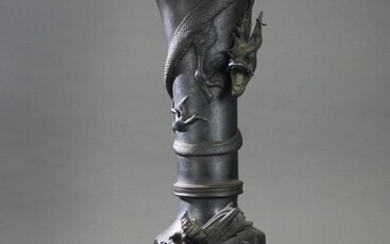 Bottle vase - Bronze - Decorated with dragons and waves - Japan - 19th century