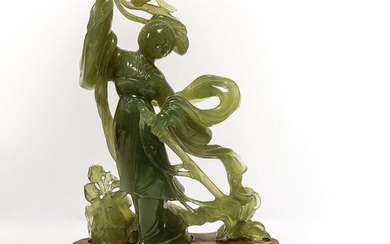 CHINE XX ème Femme aux fleurs dansant Sculpture...
