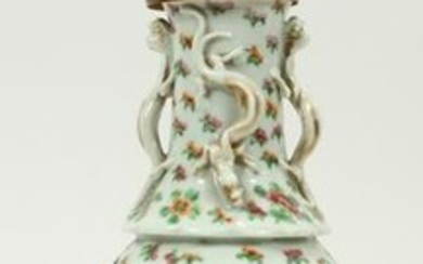 CHINESE EXPORT ROSE MEDALLION LAMP, H 14"