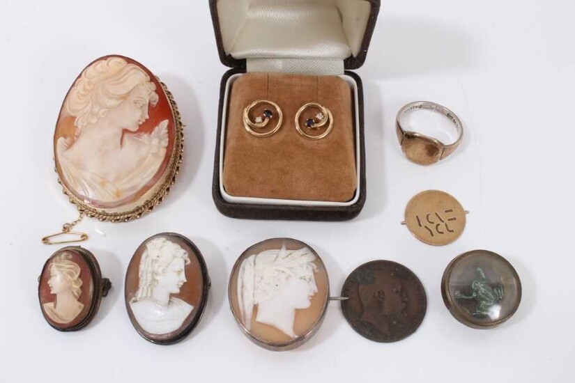 Carved shell cameo brooch in 9ct gold mount, three other cameo brooches and bijouterie