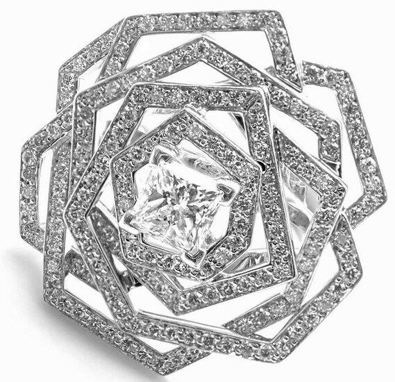 Chanel 1932 Flower 18k White Gold Diamond Ring
