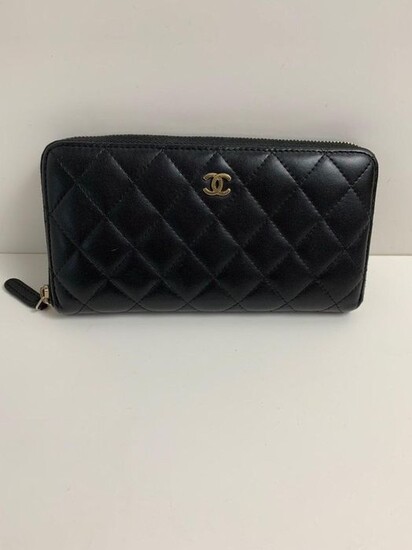 Chanel - Classique Wallet