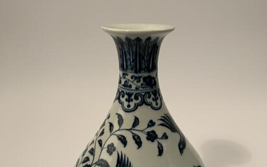 Chinese Blue and White Bird Vase Xuande Mark