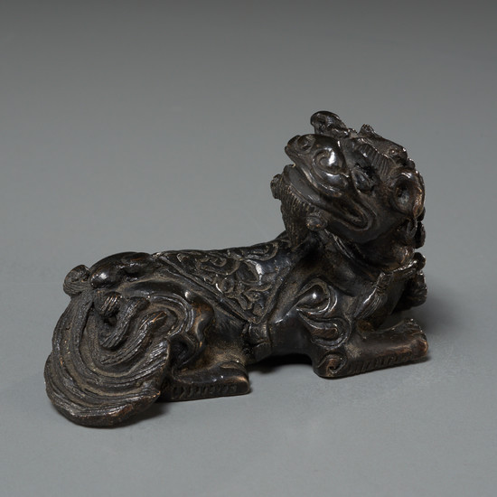 Chinese bronze Foo Lion scroll weight