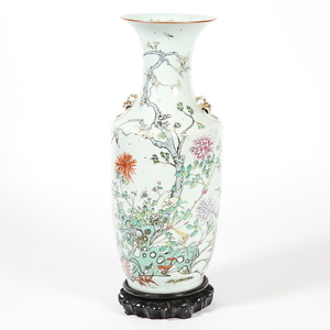 Chinese vase in Rose Family porcelain, first half of the 20th Century.