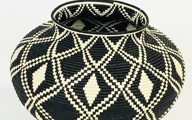 Contemporary Woven Wounaan Basket, with tag, signed "R. Cabezon," ht. 9 1/4, dia. 13 in.