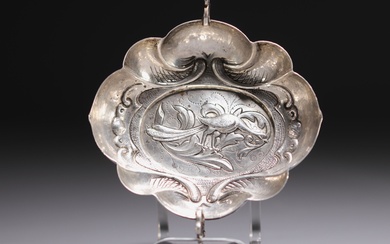 Coupe de mariage en argent, décor d'oiseau de paradis, début XVIIIème. Poids: 86 g Livraison...