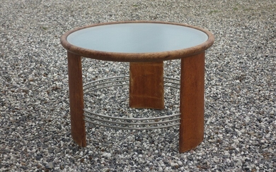 Danish cabinetmaker: Circular Art Deco coffee table of oak with matal rails. Top of glass. Made 1930–1940's. H. 50 cm. Diam. 75 cm.