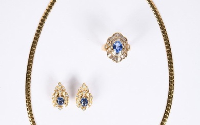 Demi-parure en or jaune (18 ct) agrémentée de diamants et saphirs comprenant un collier orné...