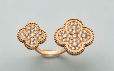 Double flower ring paved with diamonds in 18k...