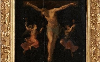 Ecole Probablement Italienne vers 1700 Christ en croix entouré de deux anges portant des calices...