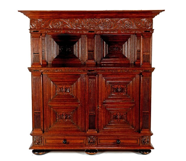 (-), Oak Renaissance-style credential cabinet with fine carvings,...