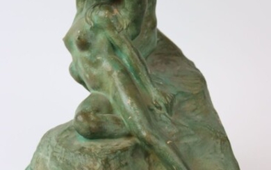 Emmanuel André CAVACOS (1885-1976), Le baiser, grande terre cuite patinée verte, signée. Hauteur : 28,5...