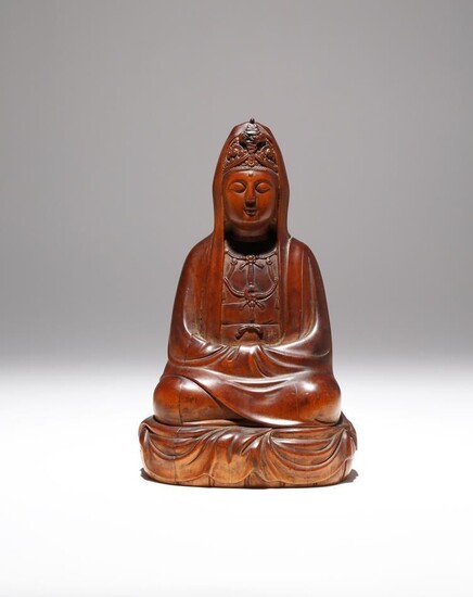 FIGURE EN BOIS CHINOISE DE LA DYNASTIE GUANYIN QING La divinité est sculptée assise en...