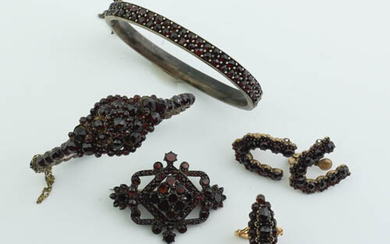 FIVE PIECES VICTORIAN GILT-SILVER AND GARNET CLUSTER JEWELRY , late...