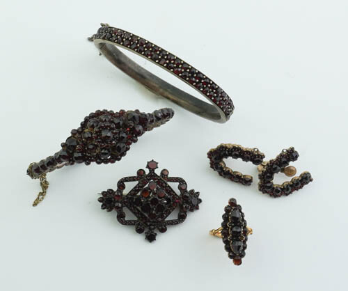 FIVE PIECES VICTORIAN GILT-SILVER AND GARNET CLUSTER JEWELRY , late...