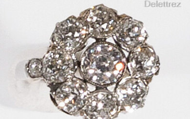 Flower" ring in white gold, adorned with antique cut diamonds....